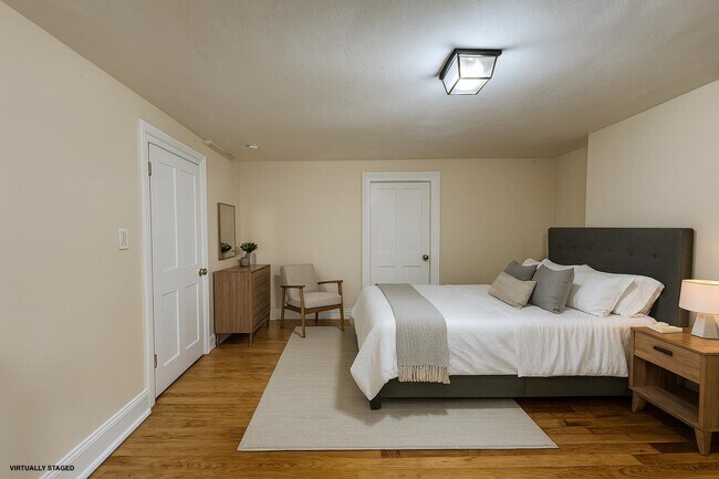 Building Photo - 19 Henry St