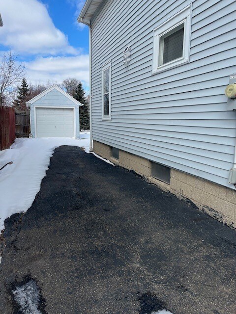 Driveway and garage - 40 Virginia St