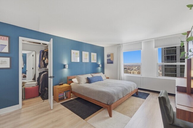 Building Photo - 2626 N Lakeview Ave