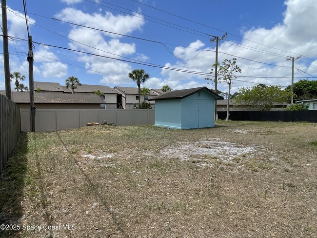 Building Photo - 1074 Holland St