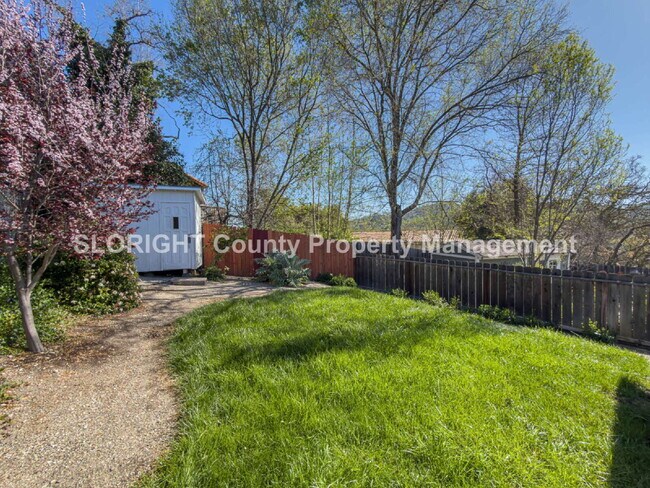 Building Photo - LEASE PENDING- Charming Home with Private Yard in Atascadero - 2 Bed / 1 Bath