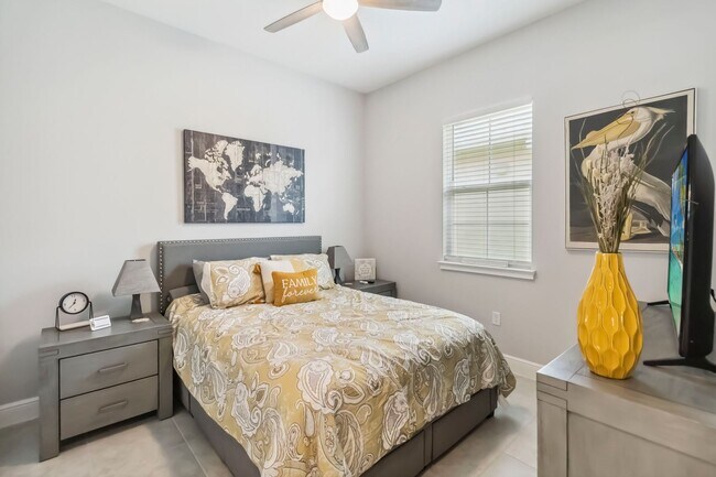 Building Photo - For Rent: Immaculate 3 Bed, 3 Bath + Flex ...