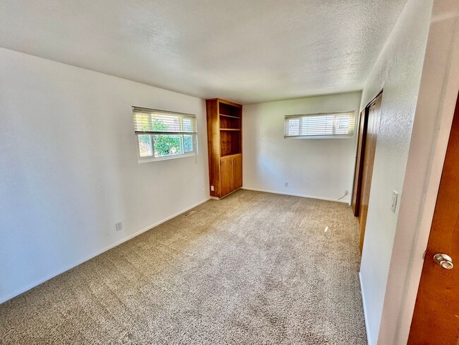 Building Photo - 1234 Bolton Dr