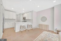 Building Photo - 606 Parker Blvd