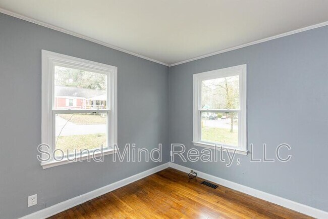 Building Photo - 1729 Dallas St