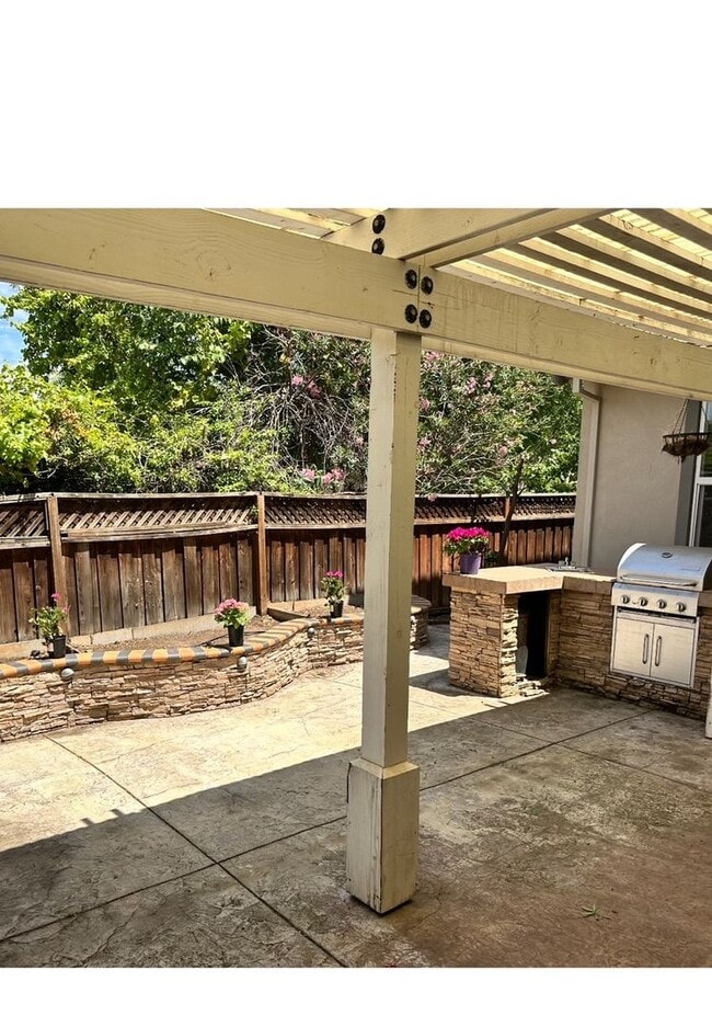 Building Photo - Spacious 4 Bed, 3 Bath House in Mountain House, CA