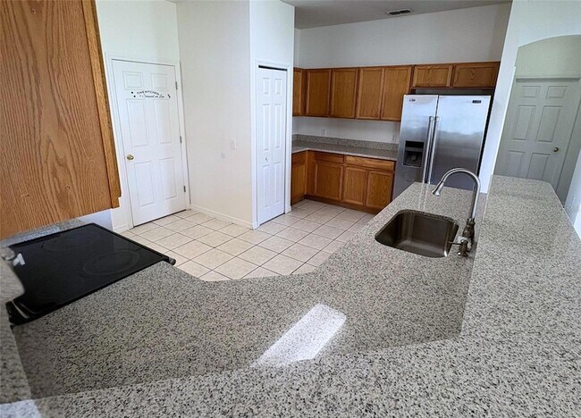 Building Photo - 3637 Weatherfield Dr