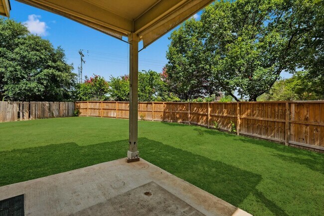 Building Photo - New LVP Flooring & Large Backyard in Schertz