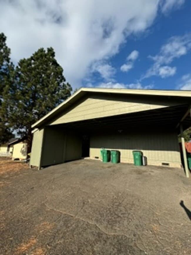 Building Photo - Villalpando - 1218-1222 Summers Lane PM 9-26-2023