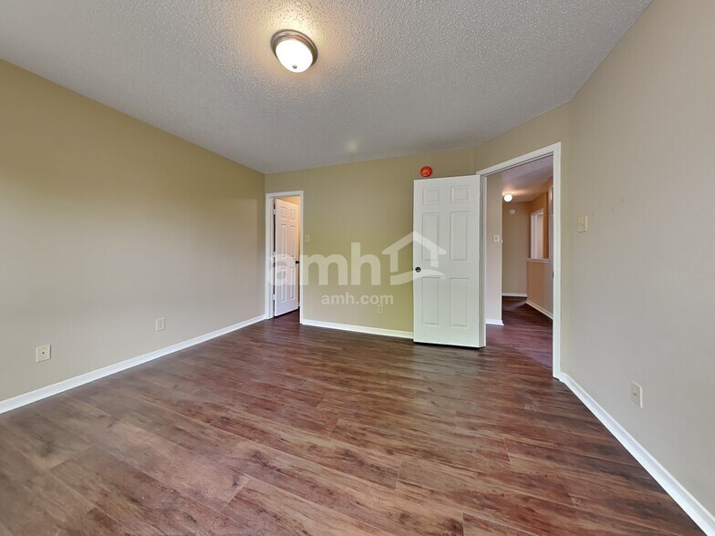 Building Photo - 10215 Noble Ct