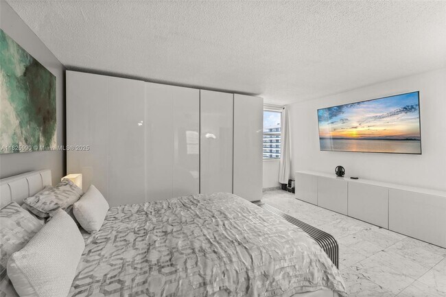 Building Photo - 5750 Collins Ave