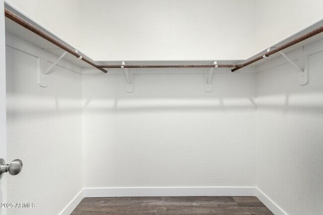 Building Photo - 111 W Beth Dr