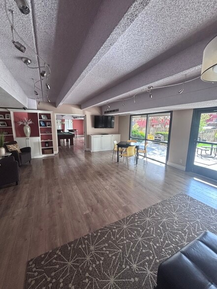 Community Room - 1433 N Williams St