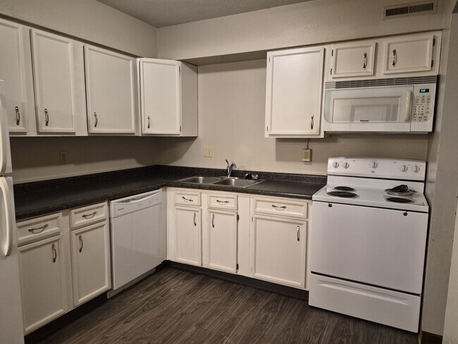 Building Photo - 2040 Edgewood Rd NW