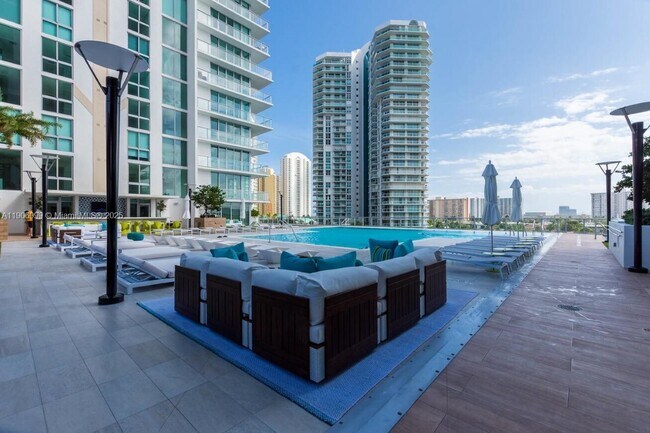 Building Photo - 300 Sunny Isles Blvd