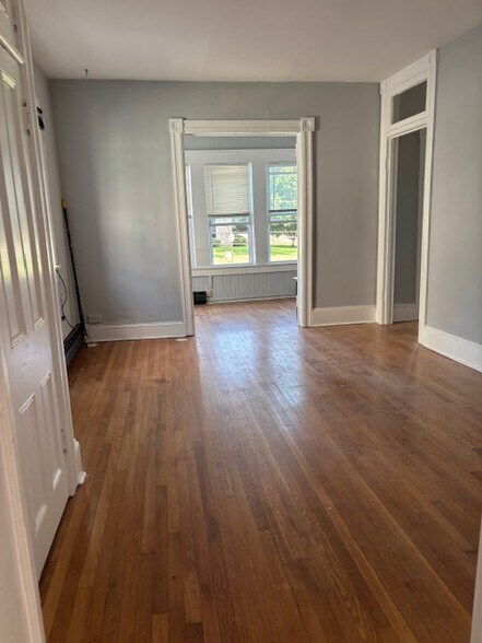 Spacious living 11x15 - 40 Union St