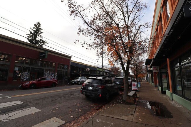 Building Photo - 5027 NE 19th Ave