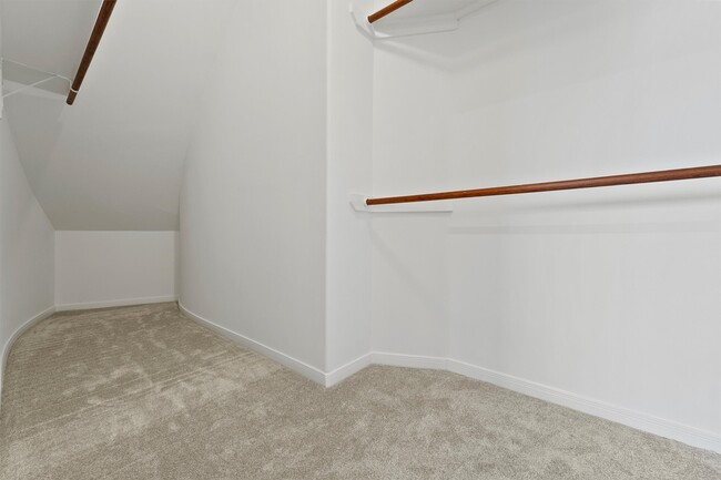Building Photo - 26422 Creston Woods Dr