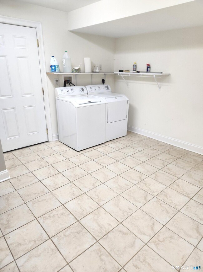 Building Photo - 85 Camp Ave