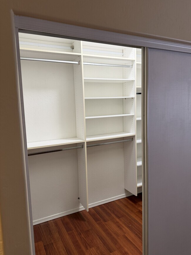 Building Photo - 7223 W Dreyfus Dr