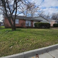 Building Photo - 534 Holly Ln