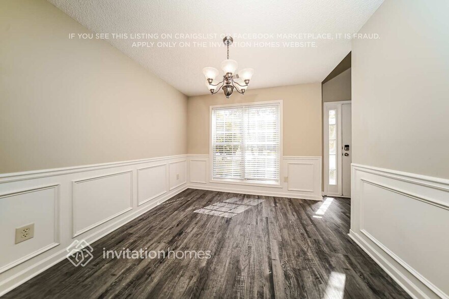 Building Photo - 204 Revolutionary Dr