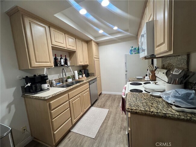 Building Photo - 139 S Poplar Ave