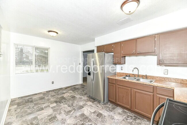 Building Photo - 5361 E Burgess Ave
