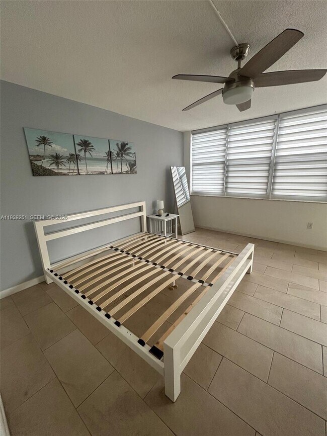 Building Photo - 1750 NE 191st St