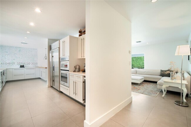 Building Photo - 861 Harbor Dr