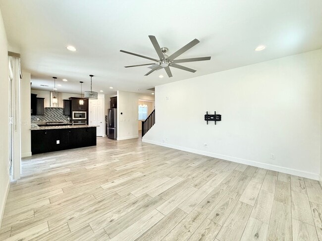 Building Photo - Charming 5-bed, 3-bath home with Pool/Spa ...