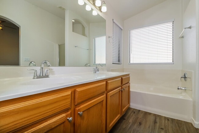 Building Photo - 13354 W Saguaro Ln