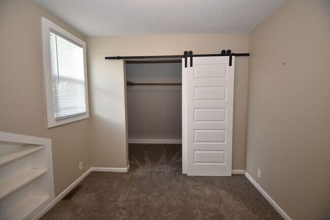 Building Photo - Central Mishawaka- close to Parks and Down...