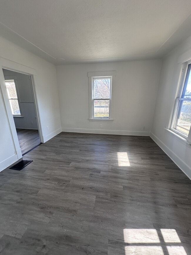 Building Photo - 223 E 27th St