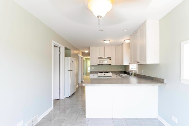 Building Photo - 5218 S Normandy Ave