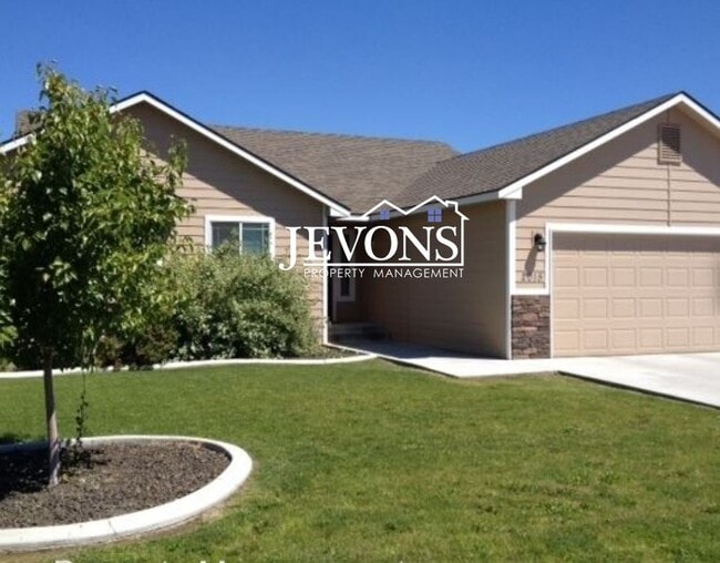Primary Photo - Inviting 3-bedroom single-family home with...