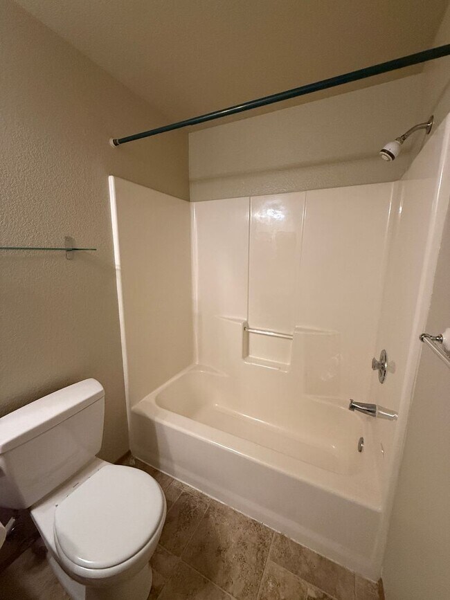 Building Photo - 3 BED 2.5 BATH WITH DAYLIGHT BASEMENT & BONUS ROOM - SPACIOUS CORNER LOT