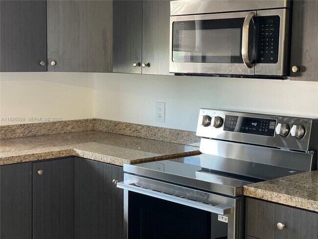 Building Photo - 180 NE 12th Ave