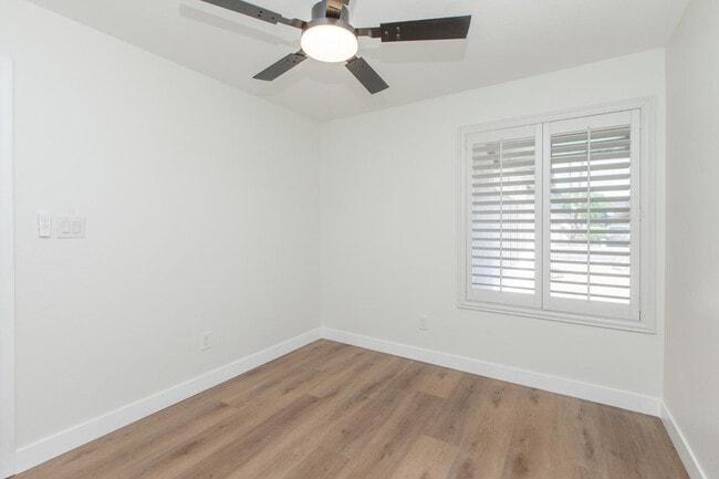 Building Photo - 2607 E Larkspur Dr