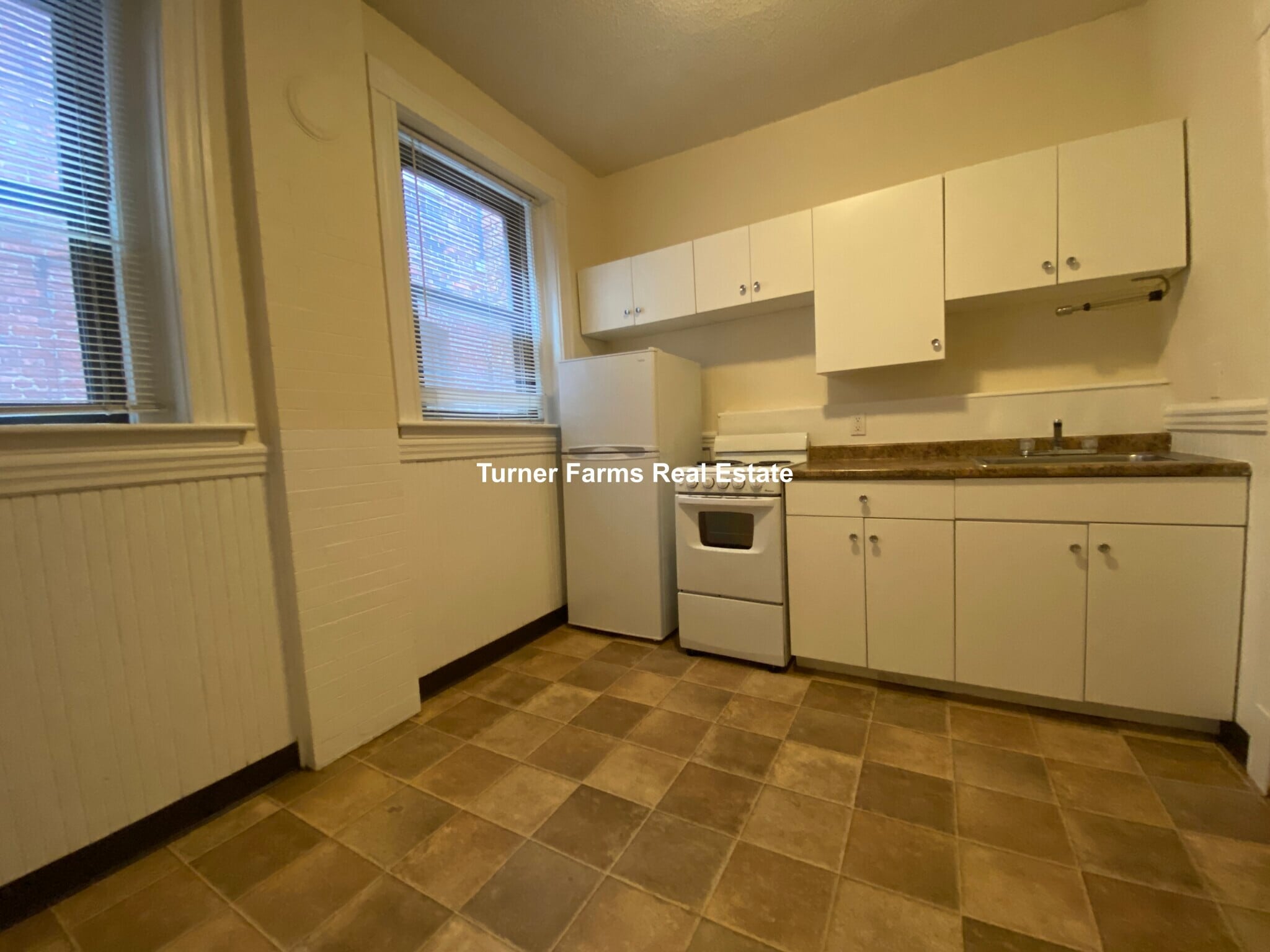 Building Photo - 1382A Beacon St