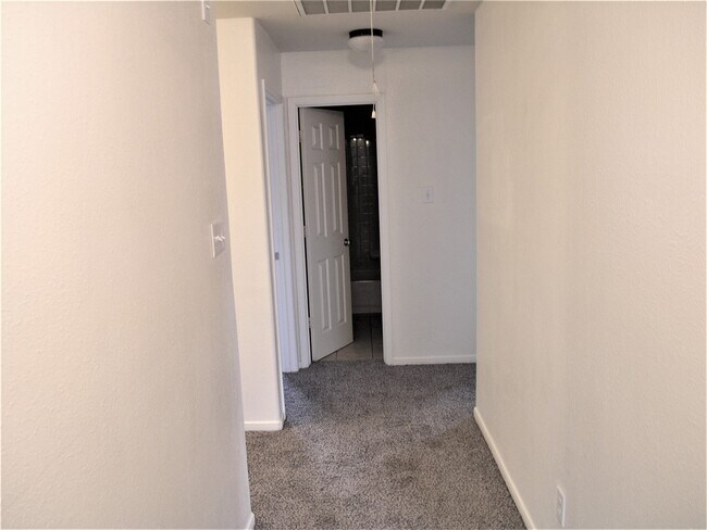 Building Photo - 2926 Meadowglen Crest