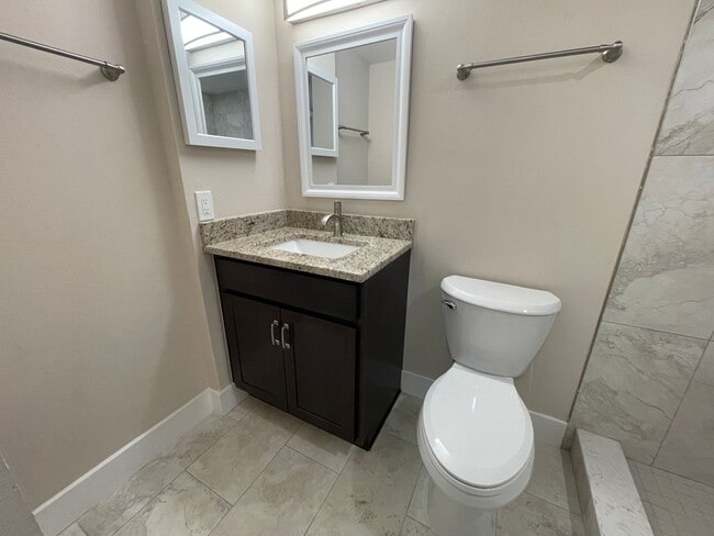 Building Photo - ANNUAL RENTAL -  1 BED / 1 BATH CONDO AT M...