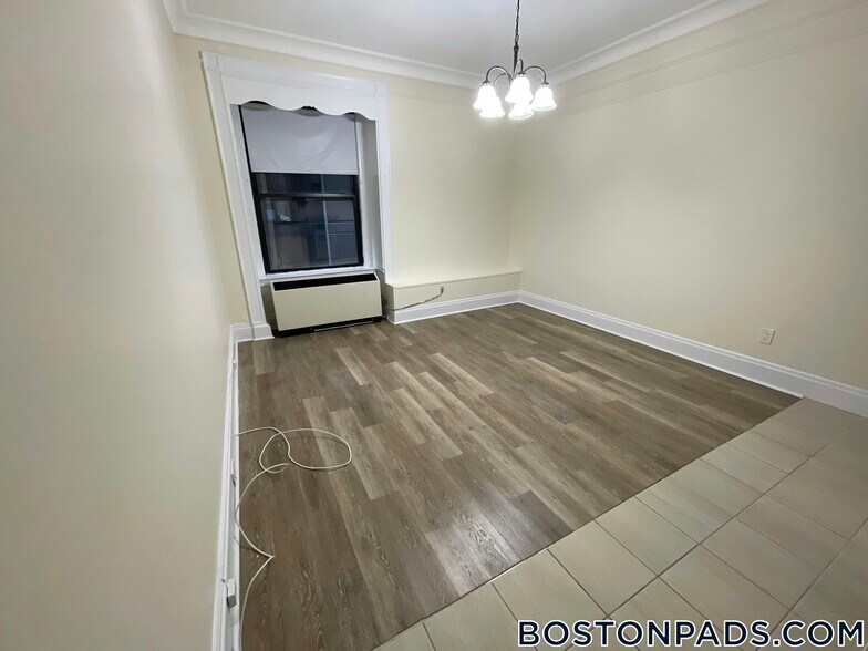 Building Photo - 62 Boylston St
