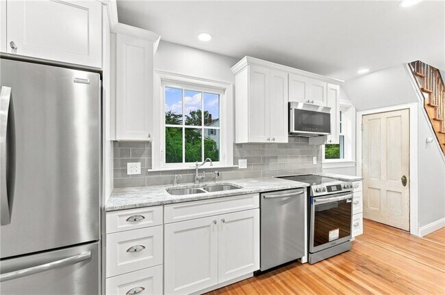 Building Photo - 1552 Kingstown Rd
