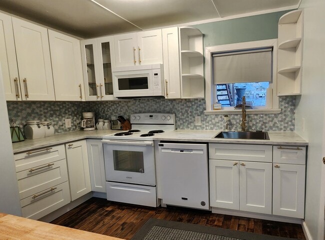 Building Photo - 122 Bear Cove