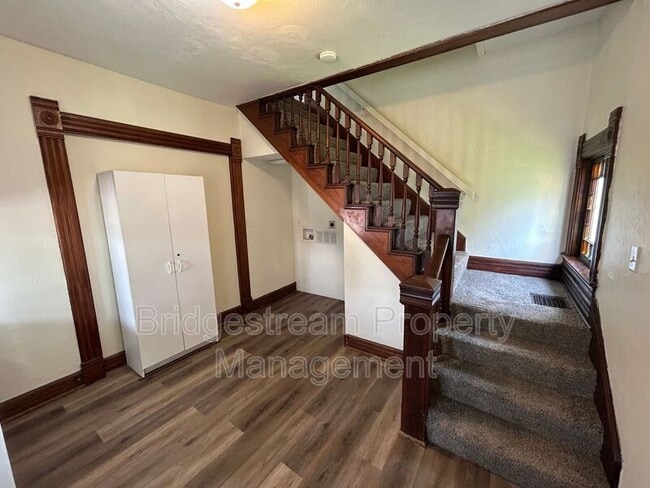 Building Photo - 434.5 S Mulberry St