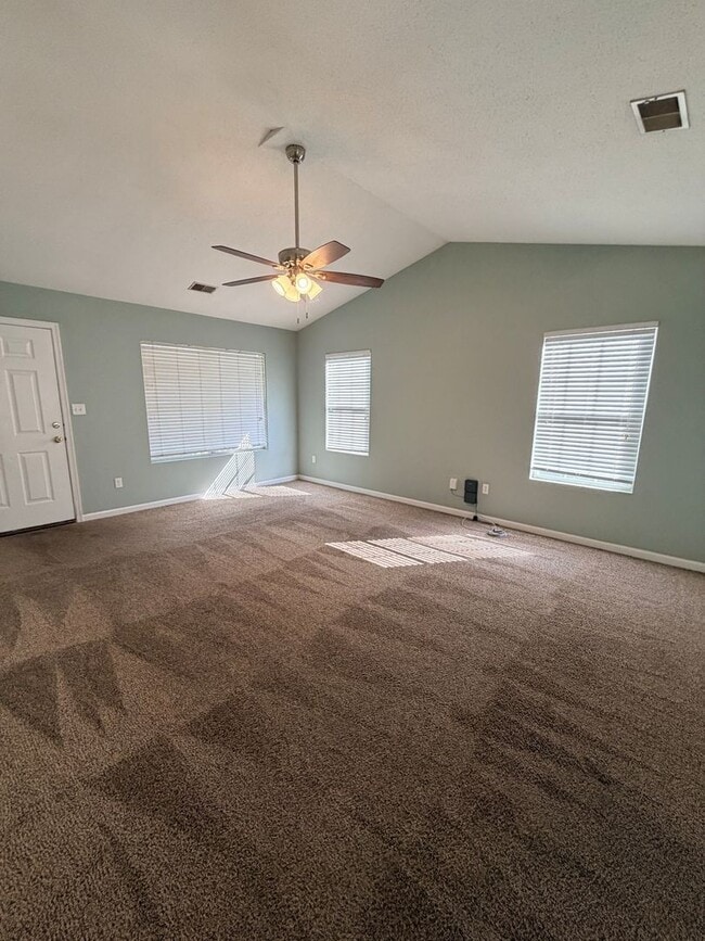 Building Photo - Sproles Ave
