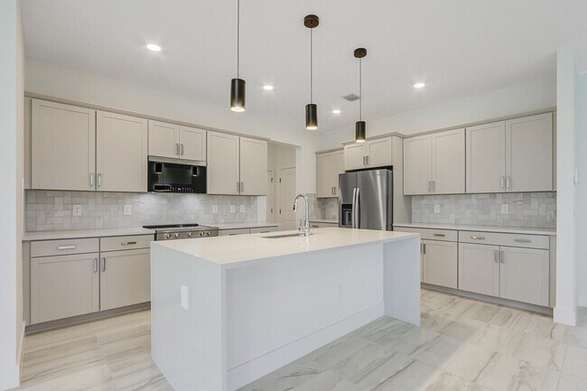 Building Photo - 7141 SE Park Dr
