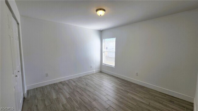 Building Photo - 2909 SW Santa Barbara Pl