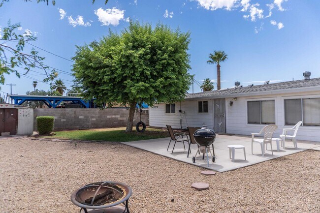 Building Photo - 379 E Hacienda Dr